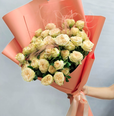 Букет из кустовых пионовидных роз кремового цвета N 47537