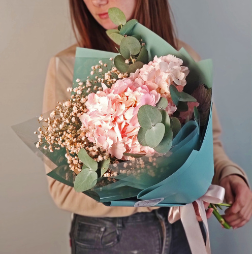 Букет с гортензией и цветной гипсофилой N 51367-Дв