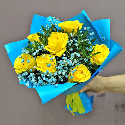 Небольшой букет "Знак внимания" из Кенийских розочек. N 6993