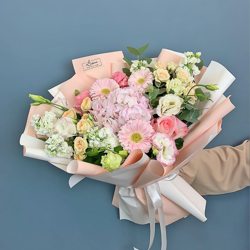 Букет с гортензией, матиолой и мини герберами 71080