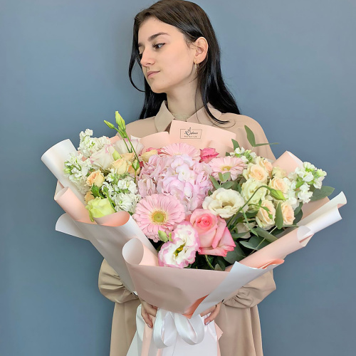 Букет с гортензией, матиолой и мини герберами 71080