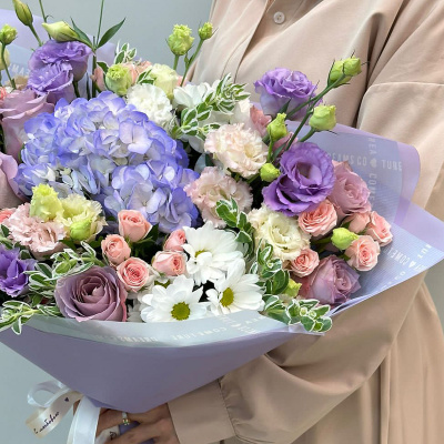 Букет с гортензией и розами N 66829 Букет с гортензией и розами N 66829