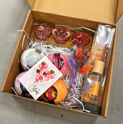 Подарочный набор "Магия" с аромадиффузором, свечой и бомбочкой для ванны. N 45013 Подарочный набор "Магия" с аромадиффузором, свечой и бомбочкой для ванны. N 45013