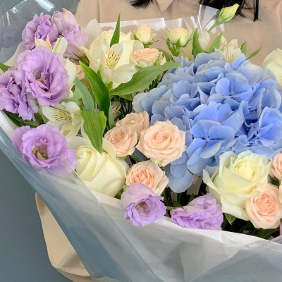 Большой букет с гортензией, эустомой и кустовыми розами N 66669 Большой букет с гортензией, эустомой и кустовыми розами N 66669