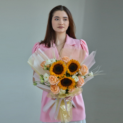 Букет с подсолнухами и розами N 84612