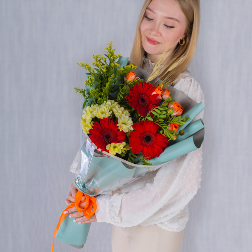 Букет "Осенний уют" с герберой, кустовой хризантемой и розой арт. 38376