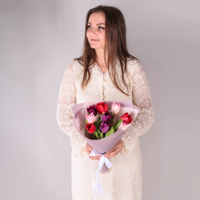 Букет из 9 тюльпанов в упаковке 928403