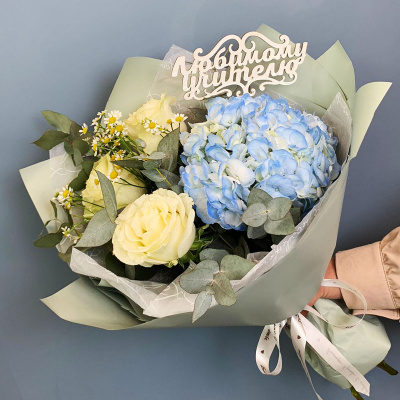 Букет из розовой гортензии с розами и ромашками N 66831 Букет из розовой гортензии с розами и ромашками N 66831