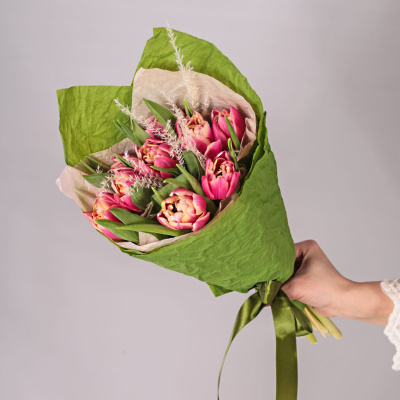 Букет из 9 пионовидных тюльпанов Колумбус с сухоцветами 59866